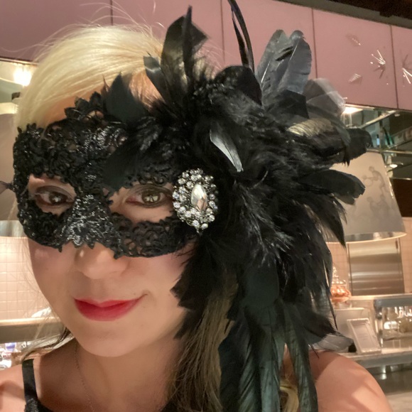 Meet your Posher, Jennie - Picture 1 of 1